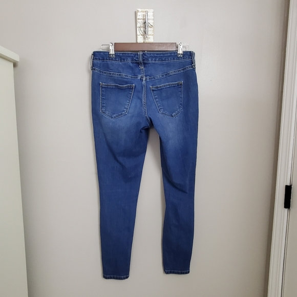Distressed Universal Thread Mid Rise Jegging - Picture 4 of 12